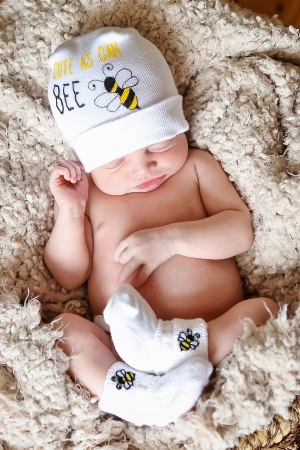 Spring Bee Newborn Hat & Sock Set for Maternity Units